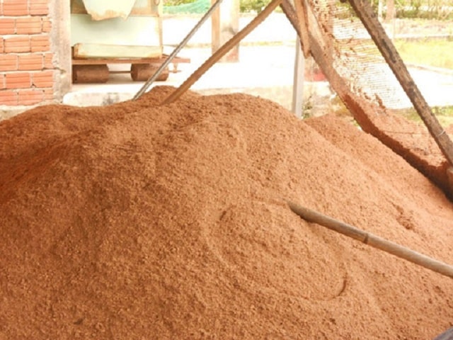 Quy trình làm lớp đệm lót sinh học nuôi heo