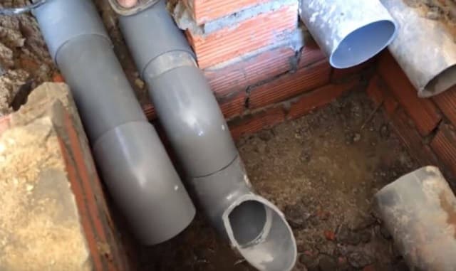 Nguyên nhân xuất hiện mùi hôi hố ga